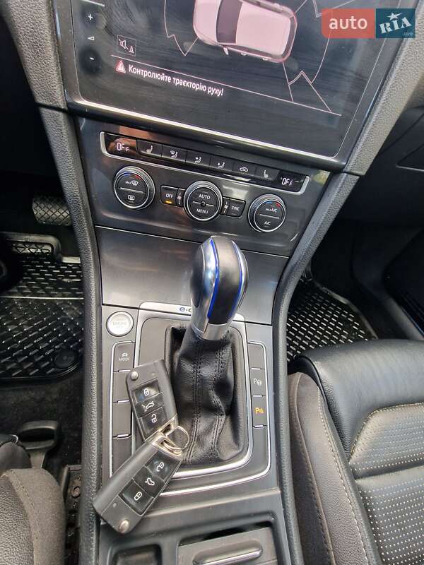 Хэтчбек Volkswagen e-Golf 2017 в Львове фото 42 Хэтчбек Volkswagen e-Golf 2017 в Львове