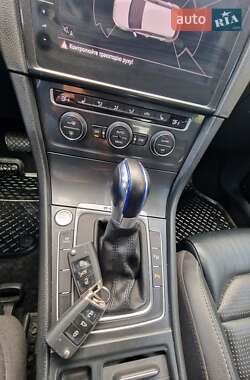 Хэтчбек Volkswagen e-Golf 2017 в 