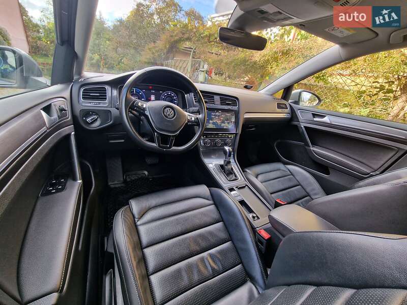 Хэтчбек Volkswagen e-Golf 2017 в Львове фото 47 Хэтчбек Volkswagen e-Golf 2017 в Львове