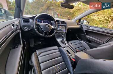 Хэтчбек Volkswagen e-Golf 2017 в 