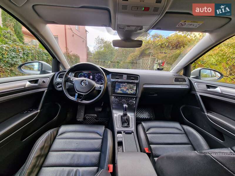Хэтчбек Volkswagen e-Golf 2017 в Львове фото 49 Хэтчбек Volkswagen e-Golf 2017 в Львове