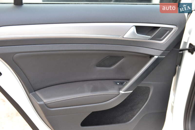 Хэтчбек Volkswagen e-Golf 2015 в Луцке фото 17 Хэтчбек Volkswagen e-Golf 2015 в Луцке