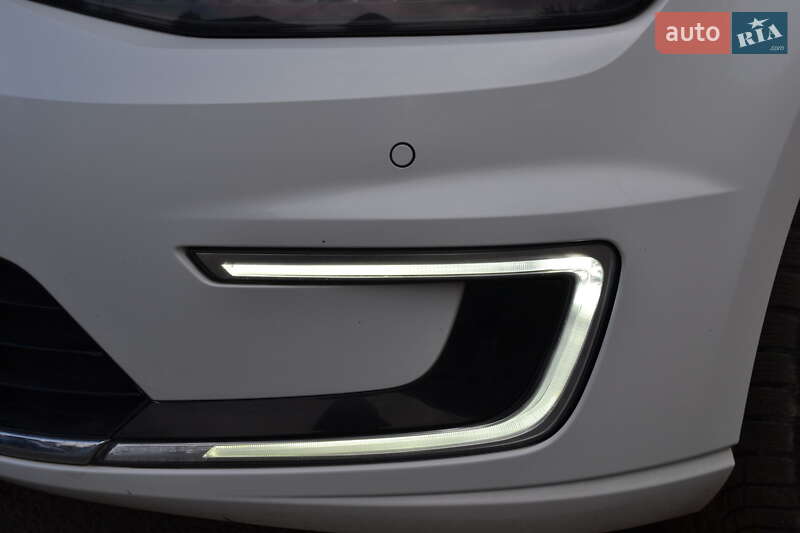 Хэтчбек Volkswagen e-Golf 2015 в Луцке фото 40 Хэтчбек Volkswagen e-Golf 2015 в Луцке