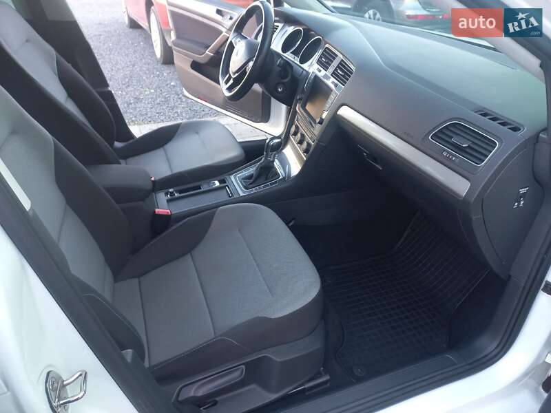 Хетчбек Volkswagen e-Golf 2015 в Шептицькому