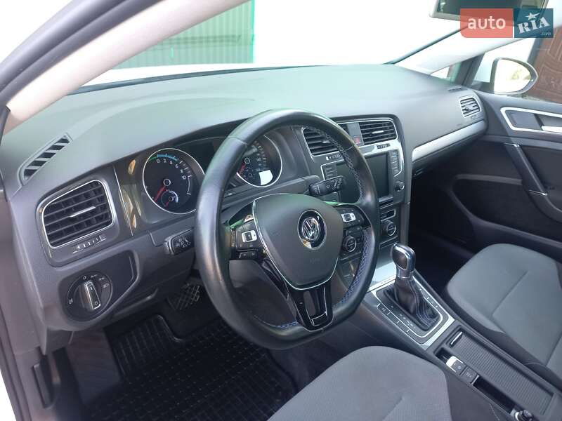 Хетчбек Volkswagen e-Golf 2015 в Шептицькому