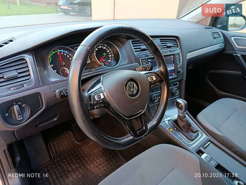 Хэтчбек Volkswagen e-Golf 2015 в Ивано-Франковске