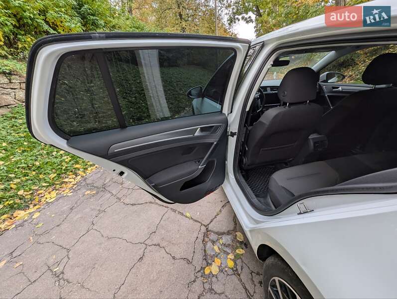 Хетчбек Volkswagen e-Golf 2018 в Рівному