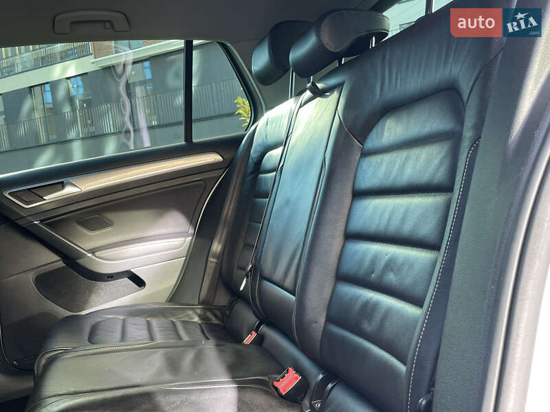 Хетчбек Volkswagen e-Golf 2015 в Львові