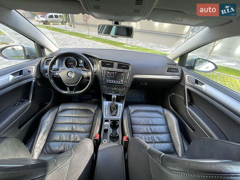 Хетчбек Volkswagen e-Golf 2015 в Львові