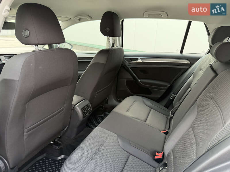 Хэтчбек Volkswagen e-Golf 2018 в Виннице