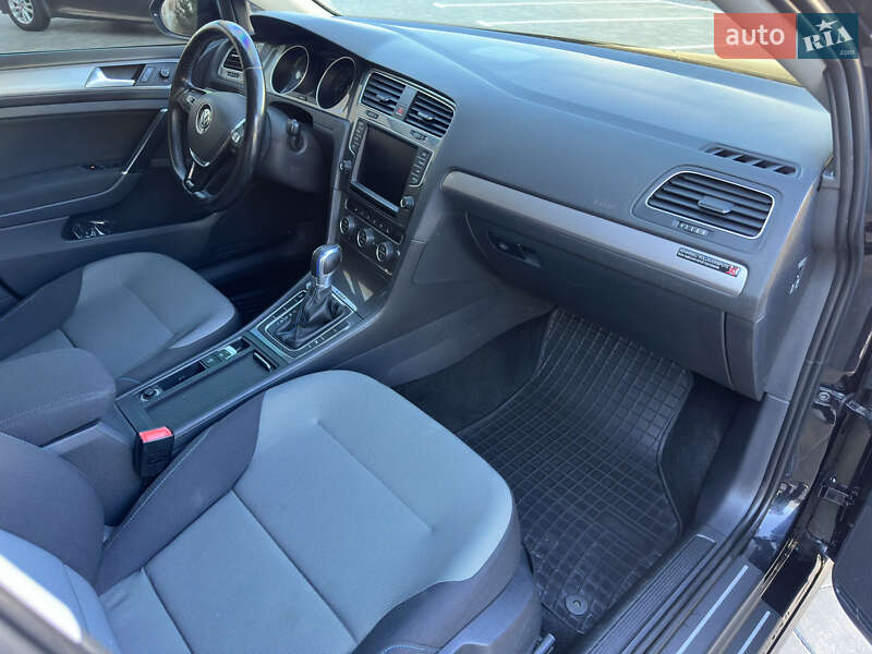 Хэтчбек Volkswagen e-Golf 2015 в Луцке фото 22 Хэтчбек Volkswagen e-Golf 2015 в Луцке