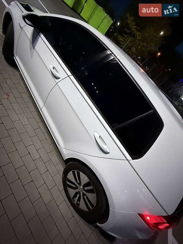 Хэтчбек Volkswagen e-Golf 2016 в Умани