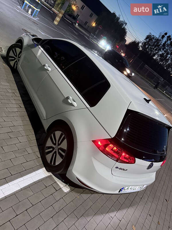 Хэтчбек Volkswagen e-Golf 2016 в Умани