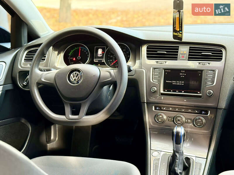 Хэтчбек Volkswagen e-Golf 2015 в Кропивницком