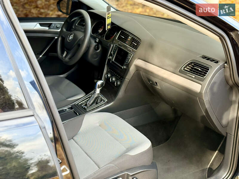 Хэтчбек Volkswagen e-Golf 2015 в Кропивницком