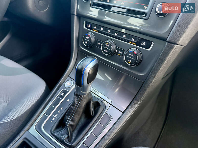 Хэтчбек Volkswagen e-Golf 2015 в Кропивницком