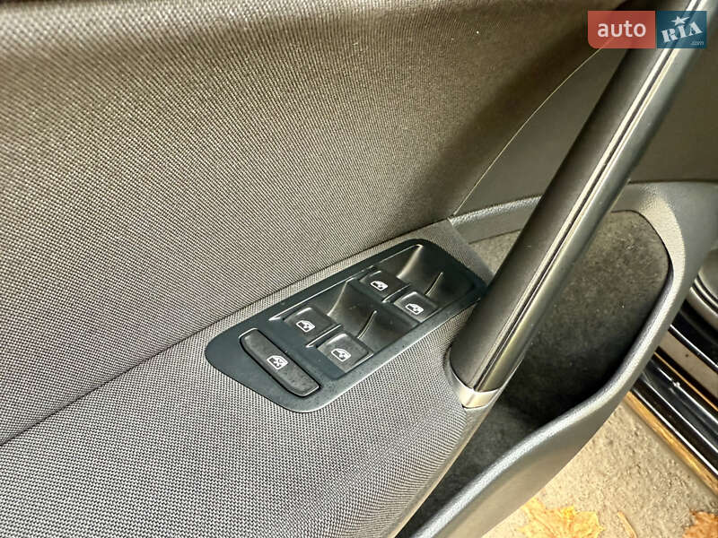 Хэтчбек Volkswagen e-Golf 2015 в Кропивницком