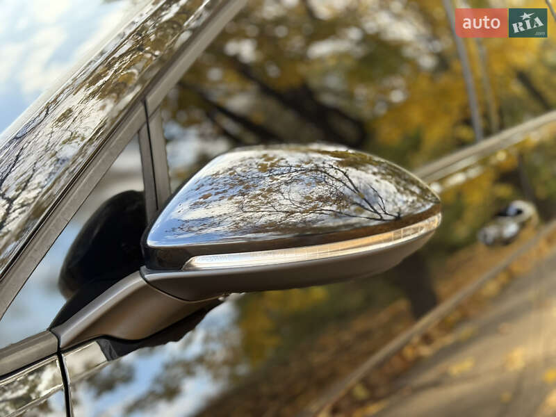 Хэтчбек Volkswagen e-Golf 2015 в Кропивницком