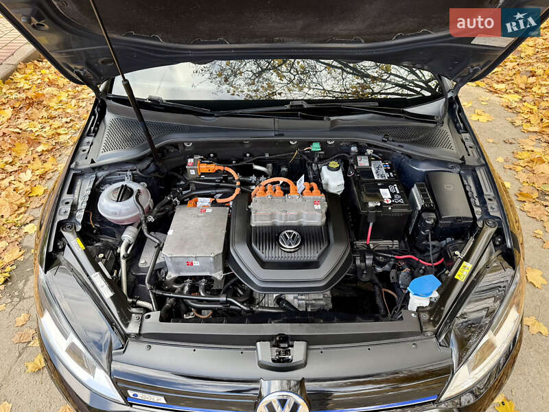 Хэтчбек Volkswagen e-Golf 2015 в Кропивницком
