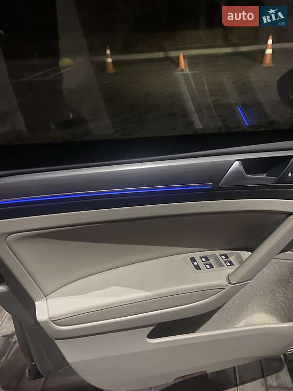 Хетчбек Volkswagen e-Golf 2019 в Хмельницькому фото 26 Хетчбек Volkswagen e-Golf 2019 в Хмельницькому