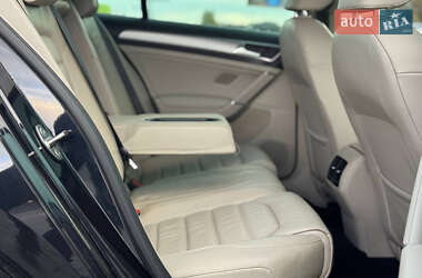 Хэтчбек Volkswagen e-Golf 2015 в 