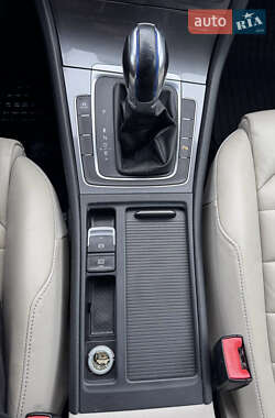 Хэтчбек Volkswagen e-Golf 2015 в 