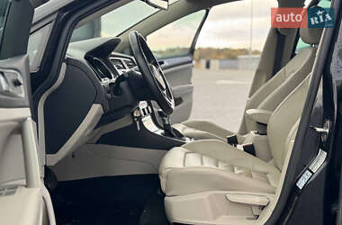 Хэтчбек Volkswagen e-Golf 2015 в 