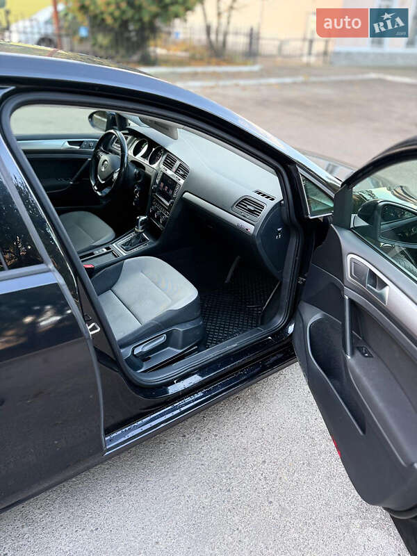 Хетчбек Volkswagen e-Golf 2016 в Львові