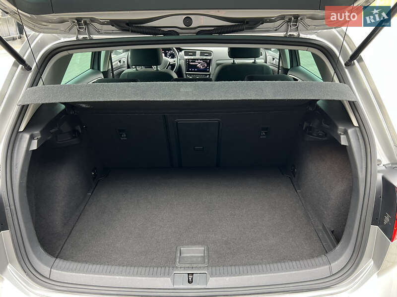 Хетчбек Volkswagen e-Golf 2019 в Винниках