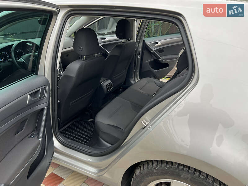 Хетчбек Volkswagen e-Golf 2019 в Винниках