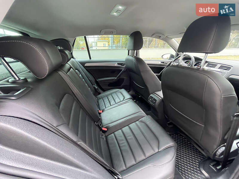 Хэтчбек Volkswagen e-Golf 2016 в Ровно