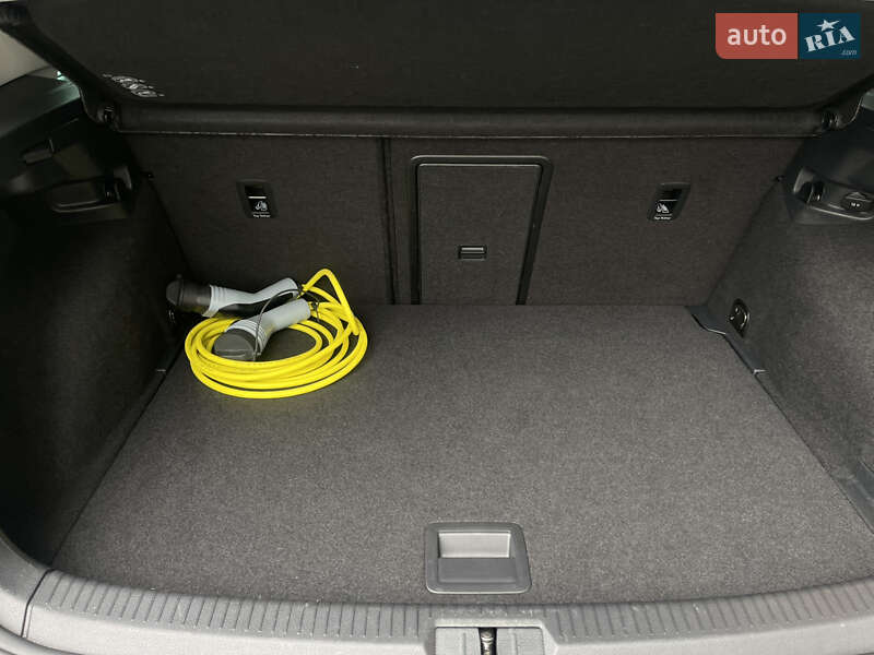 Хэтчбек Volkswagen e-Golf 2016 в Ровно