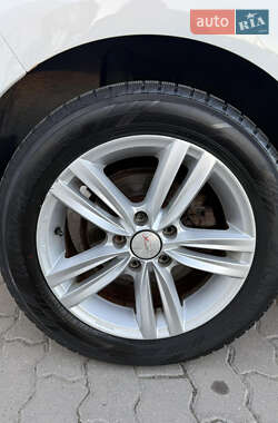 Хэтчбек Volkswagen e-Golf 2014 в 