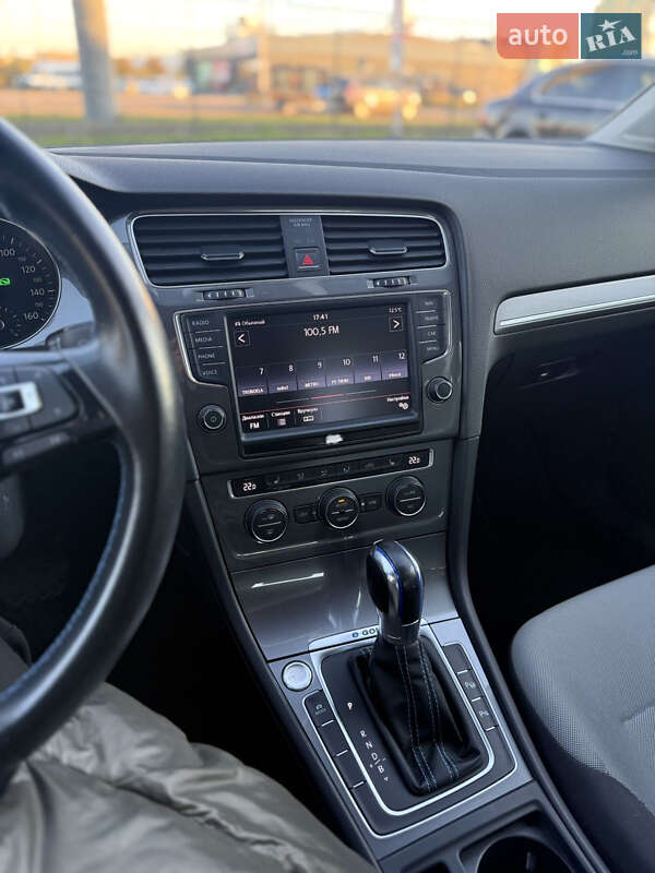 Хетчбек Volkswagen e-Golf 2014 в Радехові