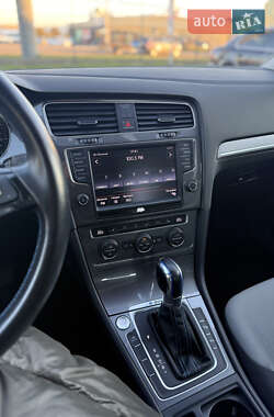 Хэтчбек Volkswagen e-Golf 2014 в 