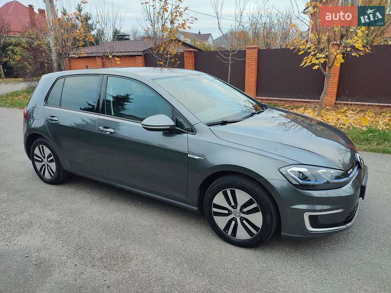 Хэтчбек Volkswagen e-Golf 2018 в Киеве