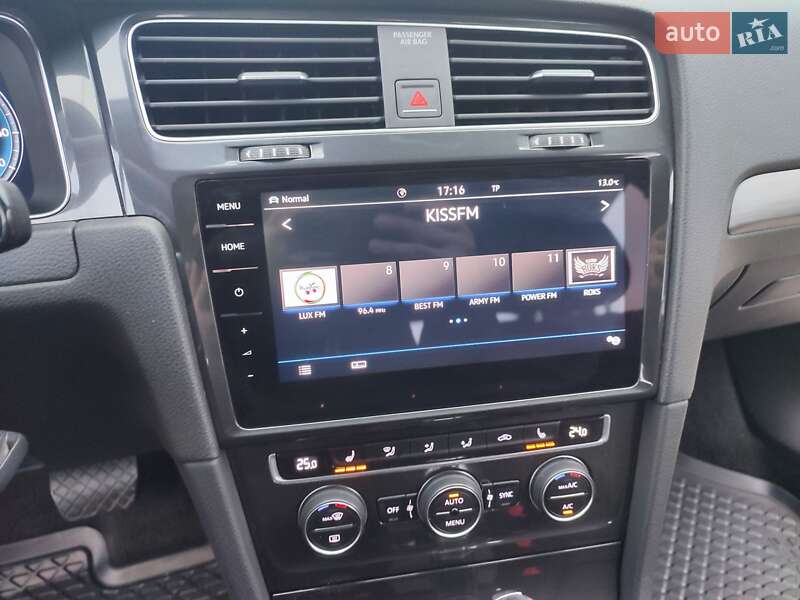 Хэтчбек Volkswagen e-Golf 2018 в Киеве