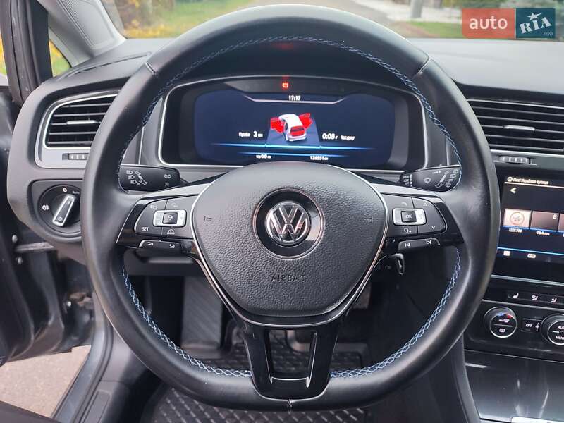 Хэтчбек Volkswagen e-Golf 2018 в Киеве