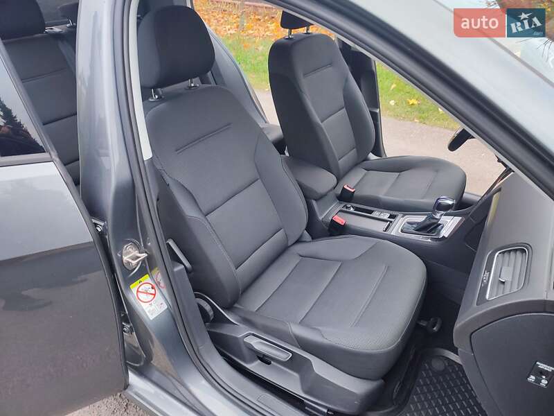 Хэтчбек Volkswagen e-Golf 2018 в Киеве