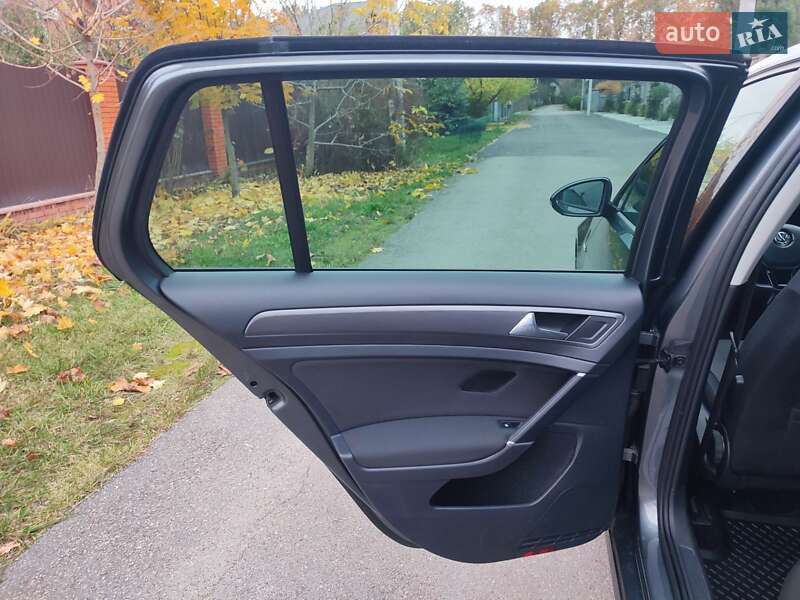 Хэтчбек Volkswagen e-Golf 2018 в Киеве