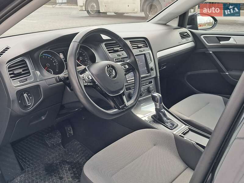 Хэтчбек Volkswagen e-Golf 2016 в Ровно