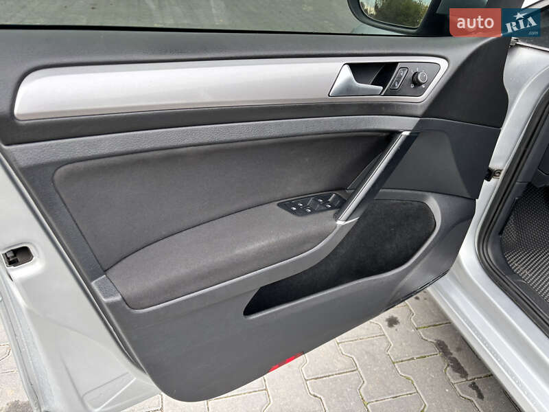Хэтчбек Volkswagen e-Golf 2014 в Золочеве фото 52 Хэтчбек Volkswagen e-Golf 2014 в Золочеве