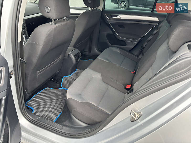 Хэтчбек Volkswagen e-Golf 2014 в Золочеве фото 56 Хэтчбек Volkswagen e-Golf 2014 в Золочеве