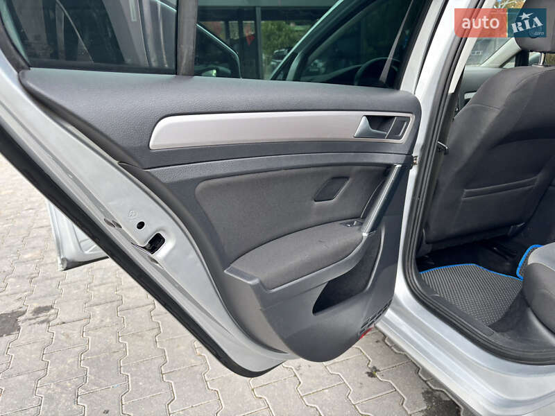 Хэтчбек Volkswagen e-Golf 2014 в Золочеве фото 57 Хэтчбек Volkswagen e-Golf 2014 в Золочеве