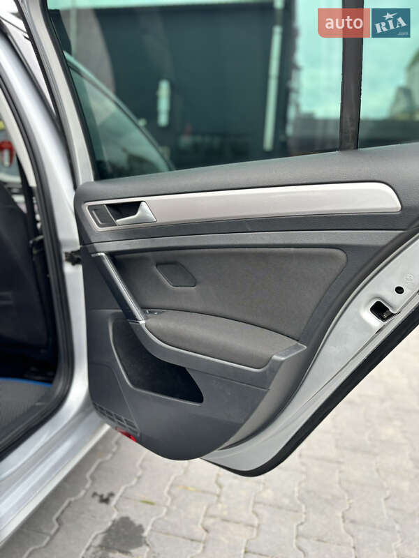 Хэтчбек Volkswagen e-Golf 2014 в Золочеве фото 75 Хэтчбек Volkswagen e-Golf 2014 в Золочеве