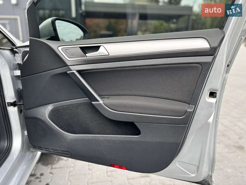 Хэтчбек Volkswagen e-Golf 2014 в Золочеве фото 77 Хэтчбек Volkswagen e-Golf 2014 в Золочеве