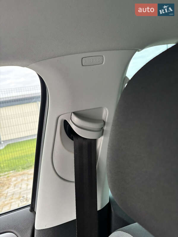 Хэтчбек Volkswagen e-Golf 2014 в Золочеве фото 100 Хэтчбек Volkswagen e-Golf 2014 в Золочеве