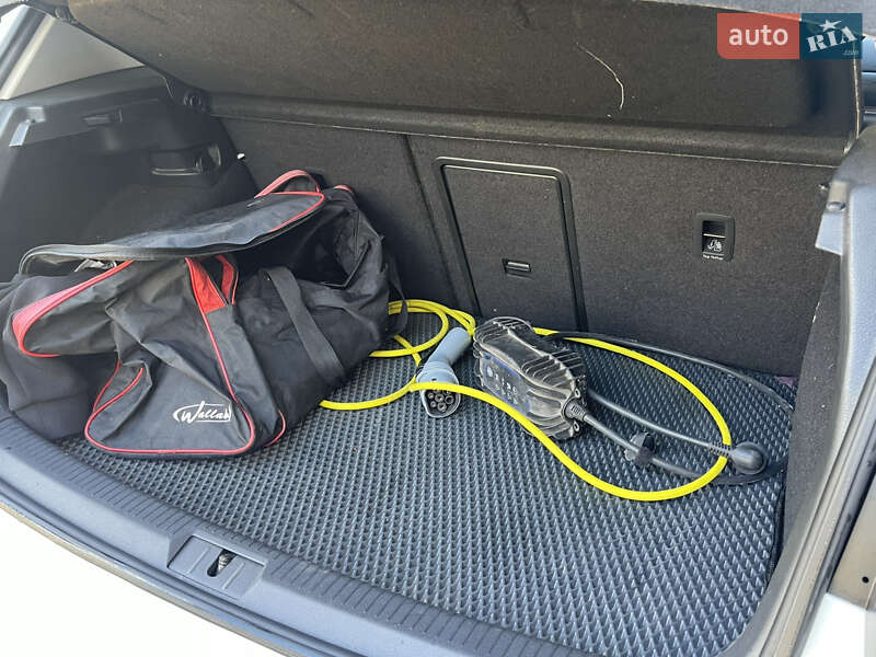 Хэтчбек Volkswagen e-Golf 2019 в Львове