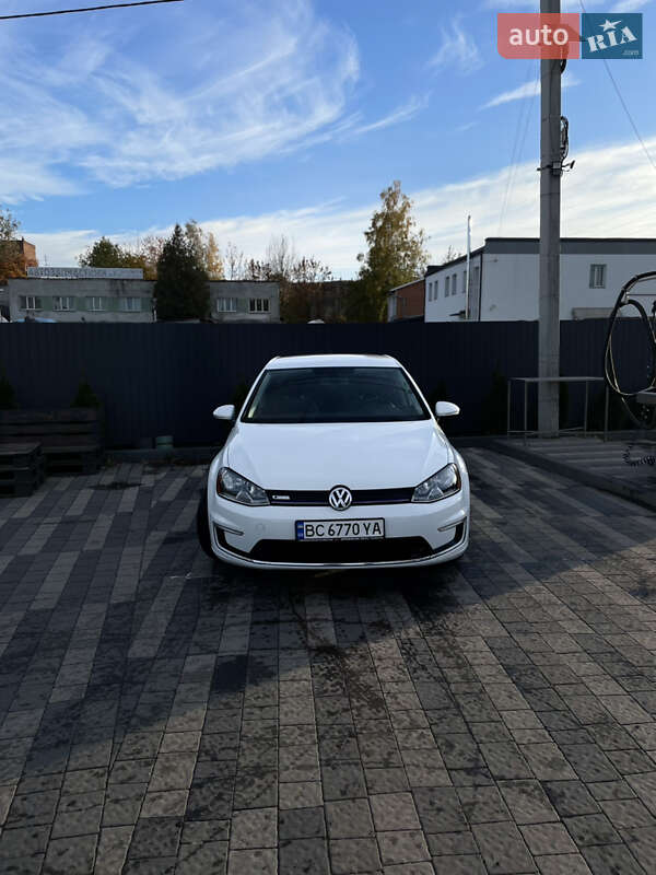 Хэтчбек Volkswagen e-Golf 2016 в 