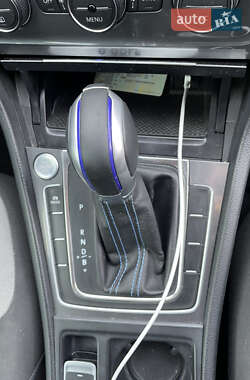 Хэтчбек Volkswagen e-Golf 2016 в 